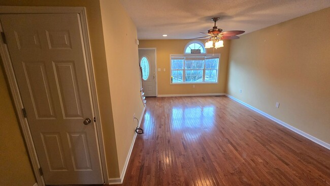 Foto del edificio - 2 Bdrm/2.5 Bath Townhome Bristol, TN