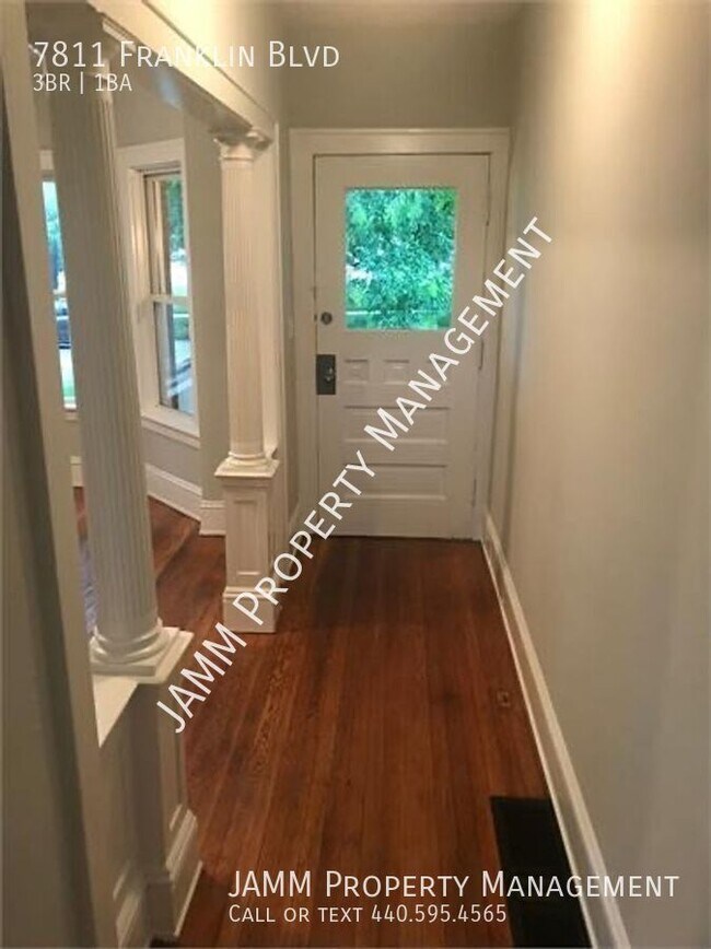 Building Photo - Charming 3-Bedroom Townhouse!