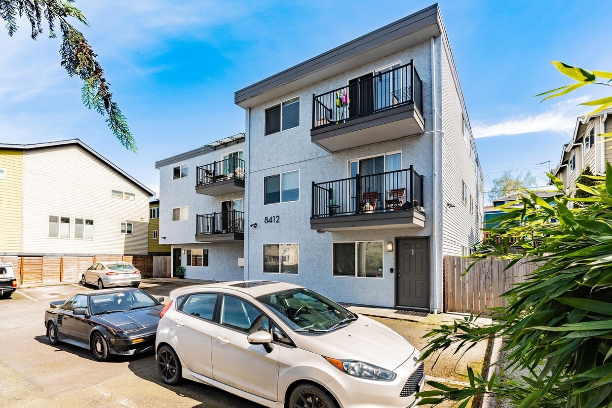 Building Photo - Del-View Apartments