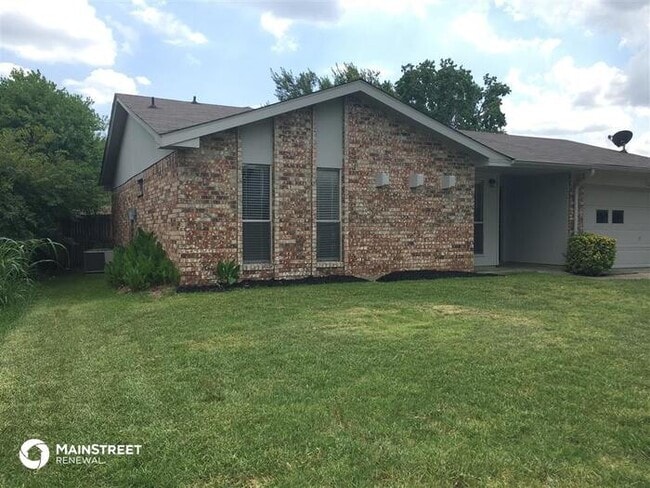 Building Photo - 1522 Roundrock Trail