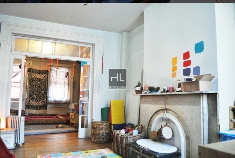 Primary Photo - 221 Park Ave
