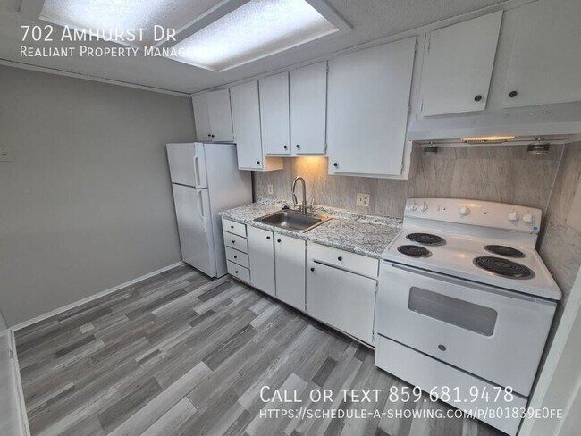 Building Photo - 702 Amhurst Dr