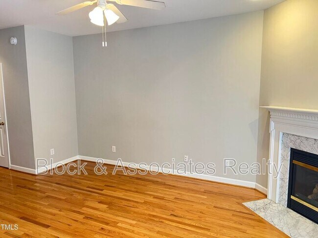 Foto del edificio - 4561 Treerose Way
