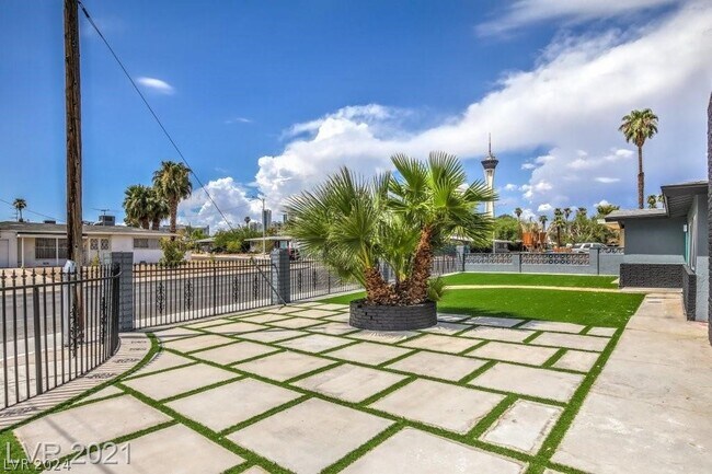 Foto del edificio - 829 E Oakey Blvd