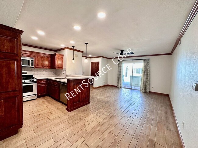Building Photo - Upgraded 2 Bedroom Condo in Newhall!