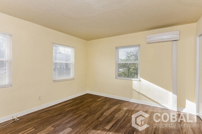 Building Photo - 1982 Rockledge Rd NE