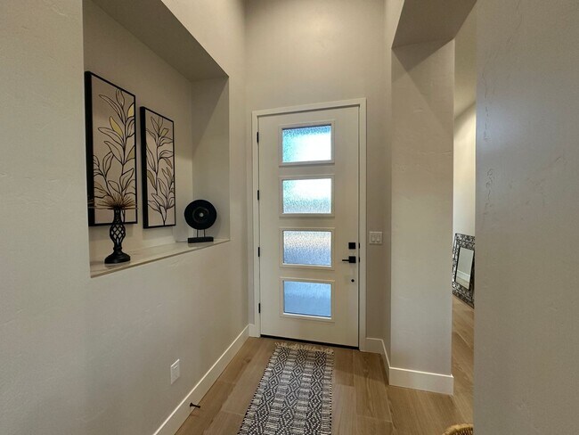 Building Photo - Furnished - Longterm - Brand new build - R...