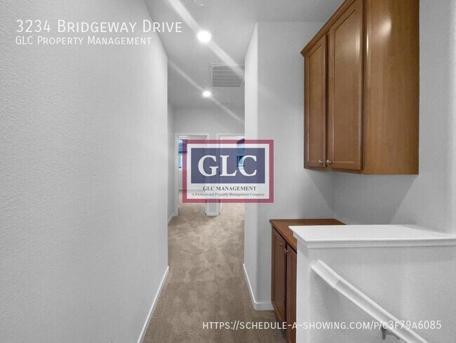 Foto del edificio - 3234 Bridgeway Dr