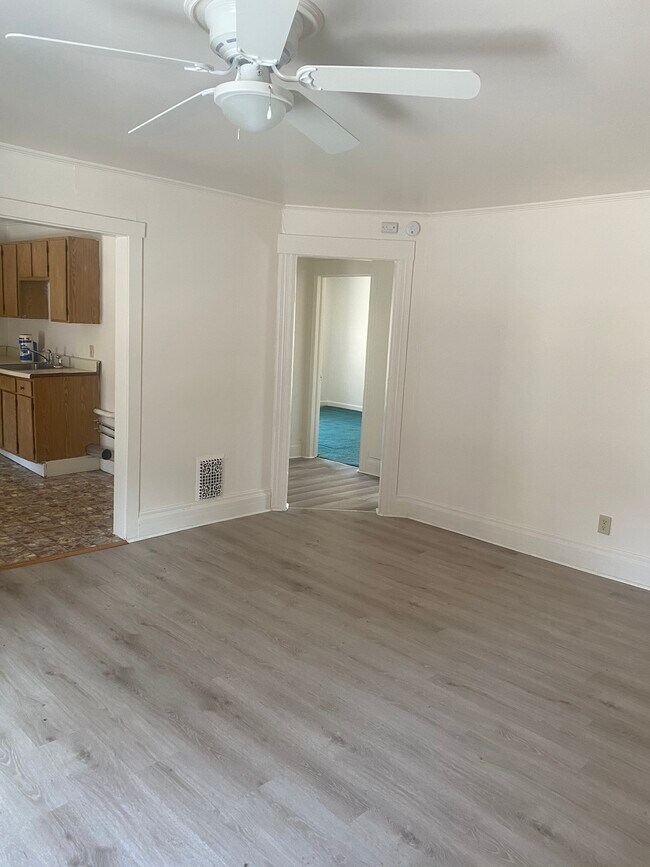 Foto del edificio - 6984 Ridge Rd