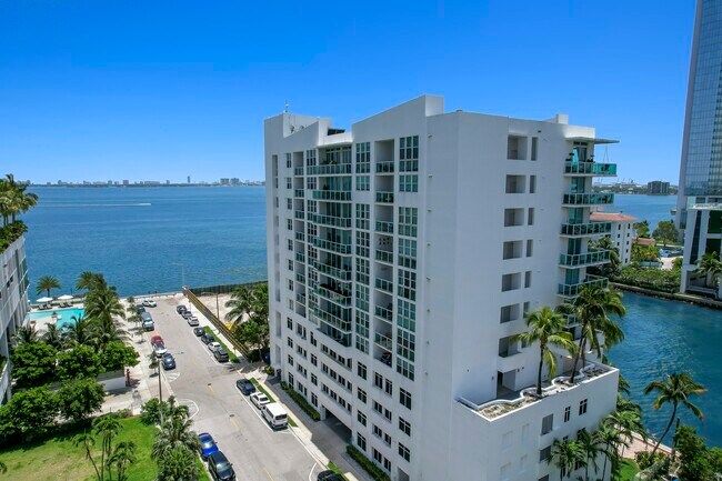 Foto del edificio - 500 NE 29th St
