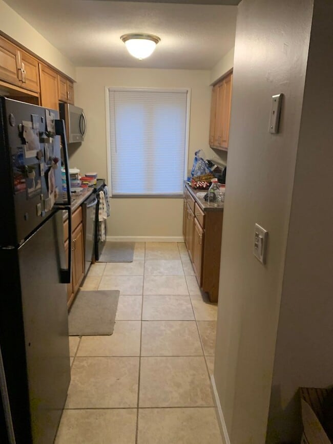 Building Photo - 2 Bedroom Condo Available for 6/1