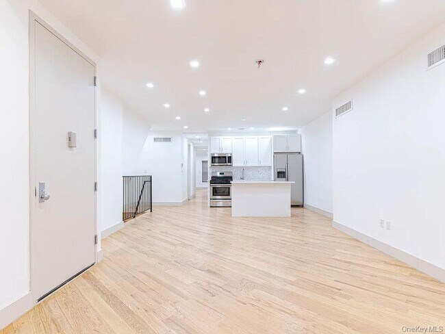 Foto del edificio - 282 E 38th St