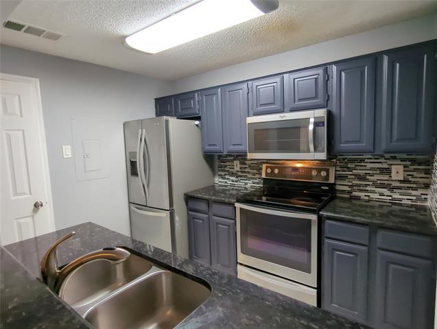 Foto del edificio - 12660 Hillcrest Rd