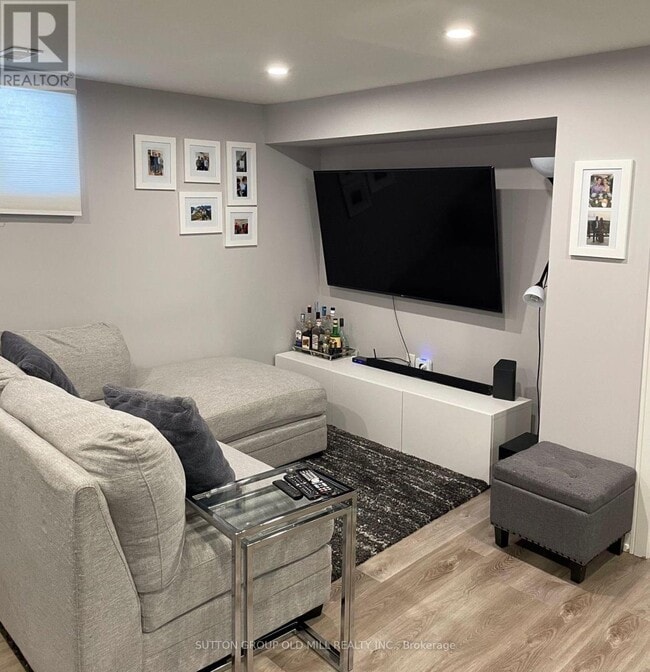 Building Photo - 79 Barrhead Crescent