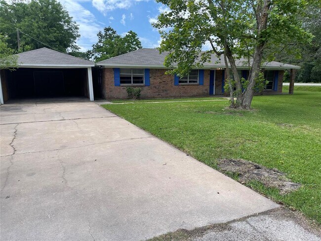 Foto del edificio - 400 County Rd 243