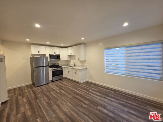 Building Photo - 2012 S Holt Ave