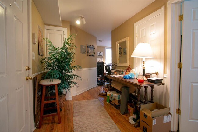 Foto del edificio - 413 Monmouth St