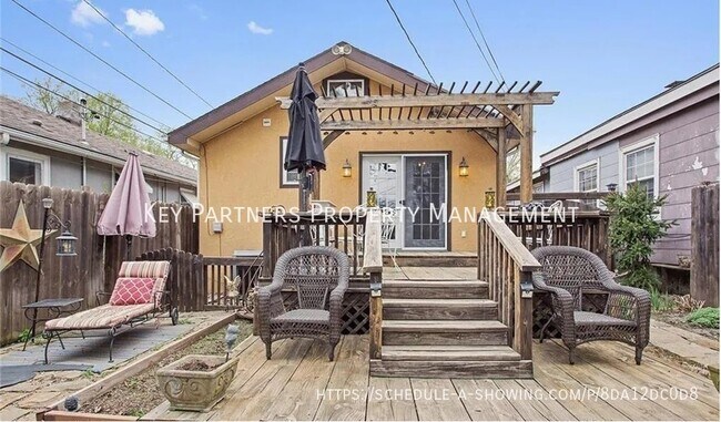 Building Photo - 607 W 75th St - Waldo cutie!