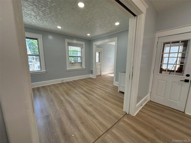 Building Photo - 15 Forbus St