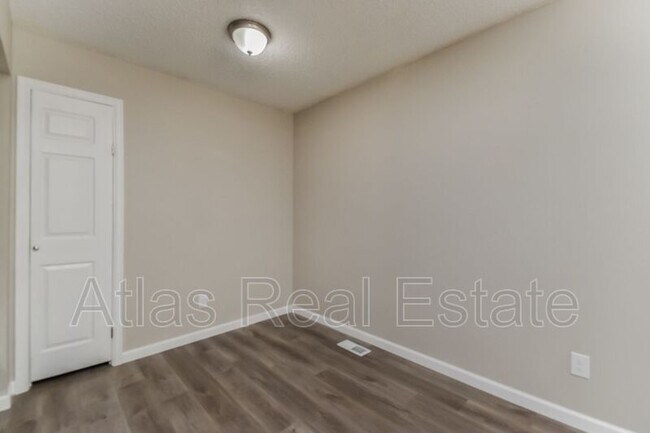 Building Photo - 4306 Moonbeam Dr