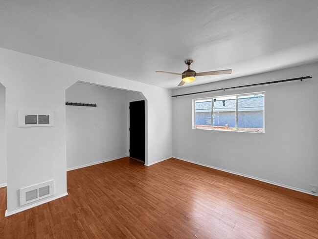 Building Photo - Charming 2BD/1BA House in Hillcrest W/ Min...