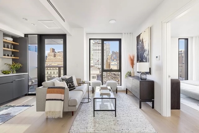 Primary Photo - 300 W 30th St