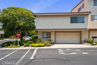 Building Photo - 28100 Ridgefern Ct