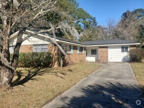 Building Photo - 1416 Blakeley Rd