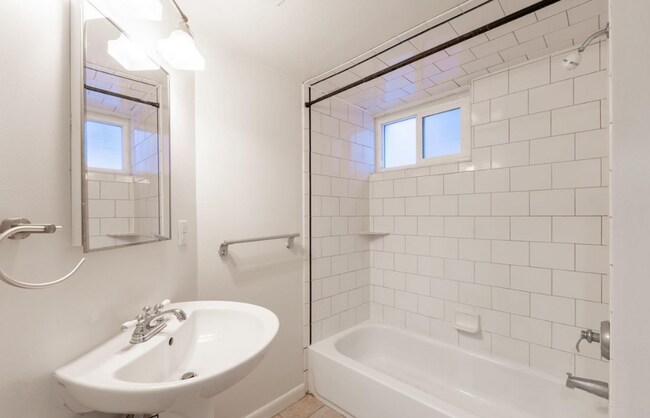 Building Photo - Vine1757