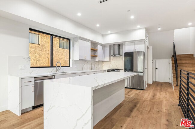 Building Photo - 5120 1/2 Laurel Canyon Blvd