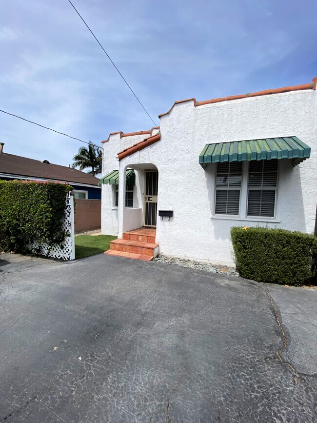 Foto del edificio - 1737 Greenwood Ave