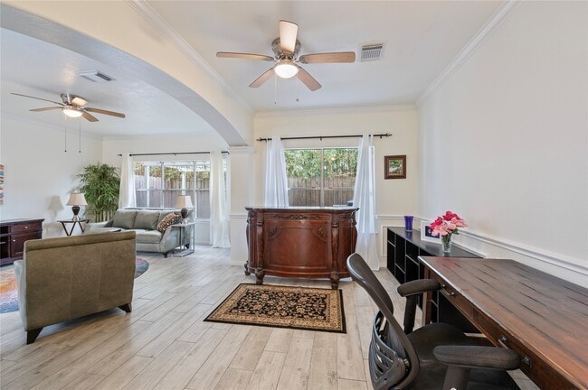 Building Photo - 2060 Glencove Dr
