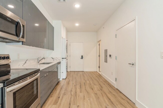 Building Photo - 28 Vroom St