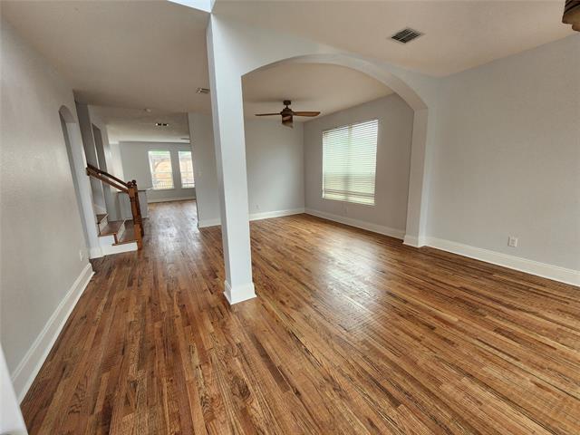 Building Photo - 529 Roundrock Ln