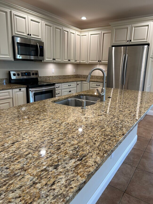 Building Photo - 4412 Vanda Dr