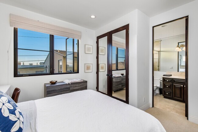 Dormitorio 2: vista al mar y baño completo privado - 320 33rd Pl