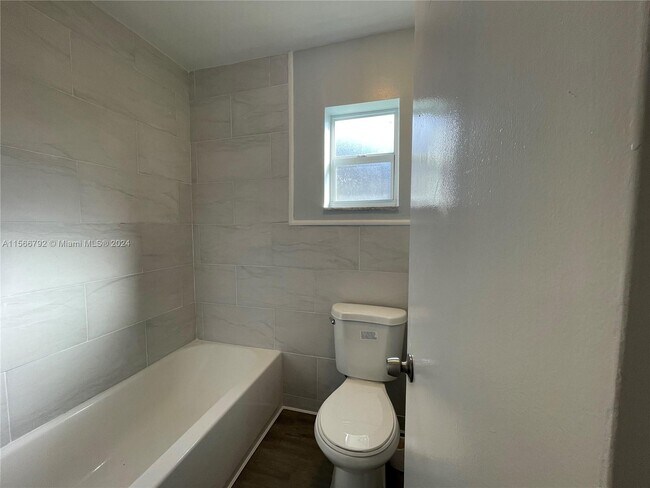 Building Photo - 4102 NW 79th Ave