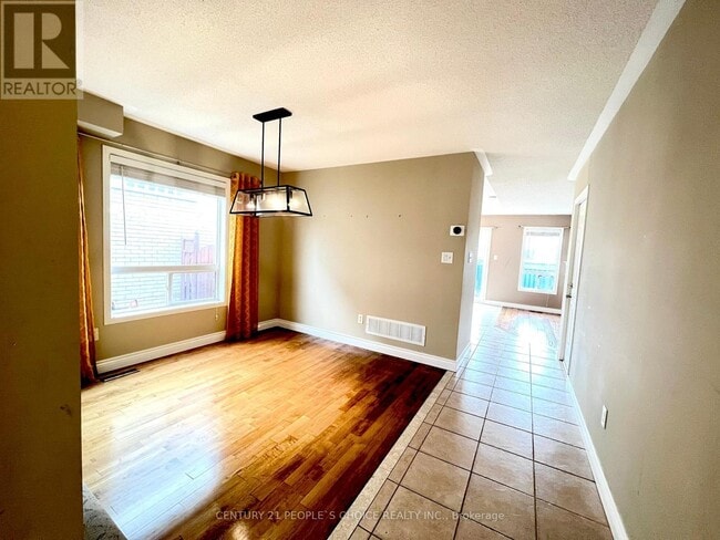 Building Photo - 542 Delphine Dr