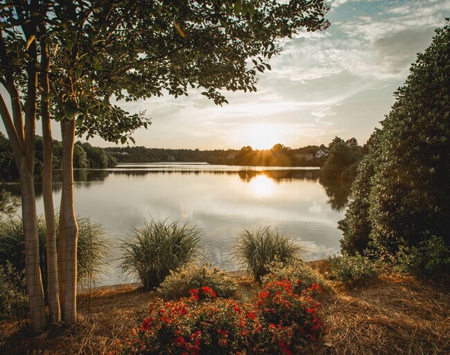 Foto del edificio - 223 Waterford Lake Dr