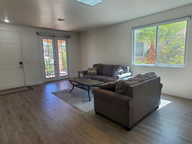 Foto del edificio - 2273 Surrey Meadows Ave