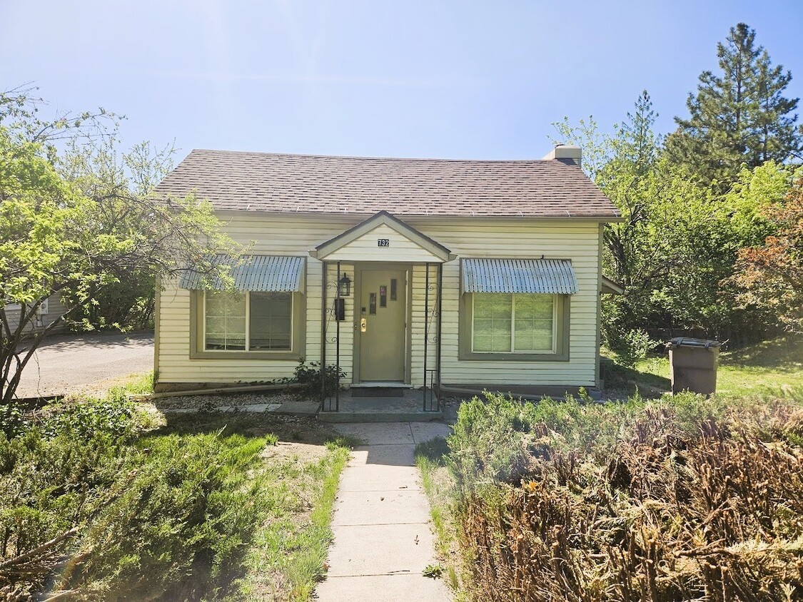 Foto principal - 732 S McClelland St