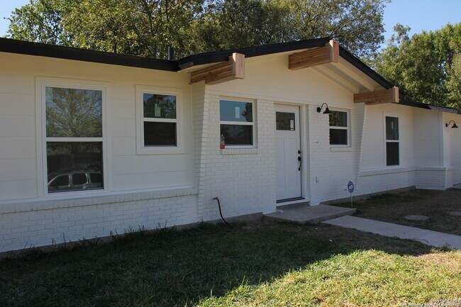 Foto del edificio - 4814 Chedder Dr