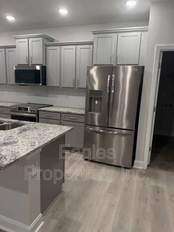 Foto del edificio - 208 Bay Hill Dr