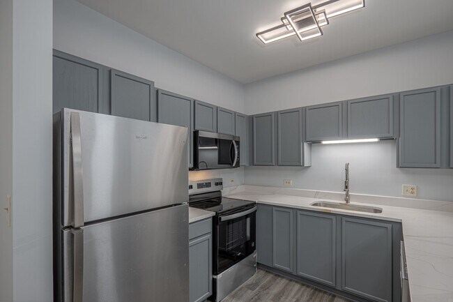 Foto del edificio - 801 N McLean Blvd