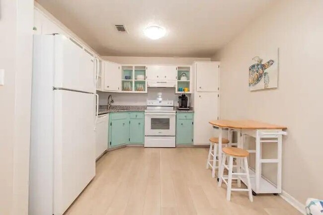 Foto del edificio - 1301 Redwood Ln