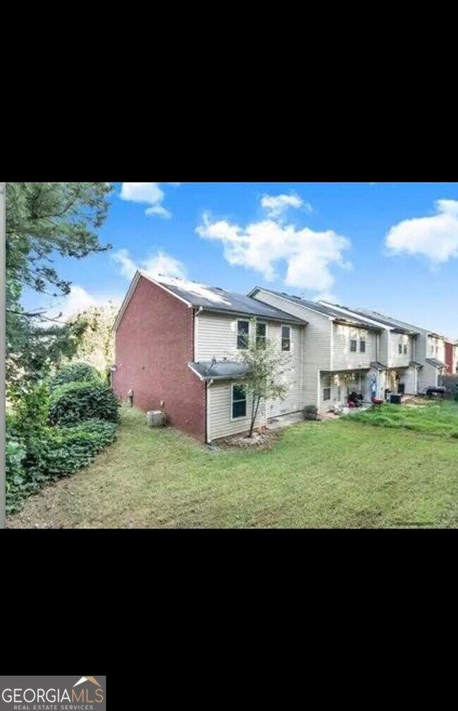 Foto del edificio - 5563 Windfall Ln