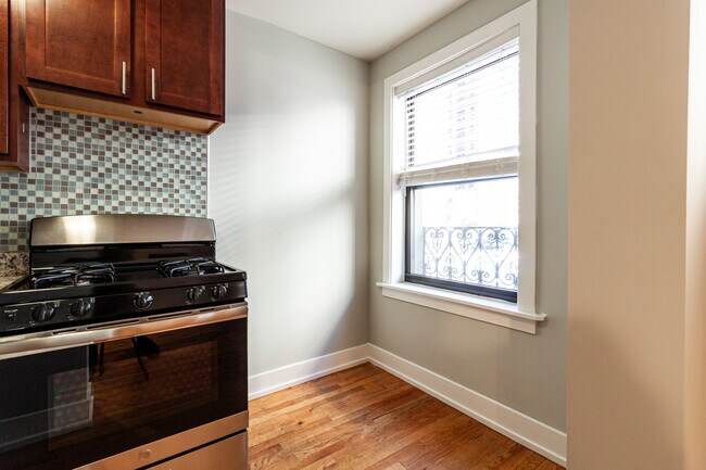 Foto del edificio - 435 W Roscoe St