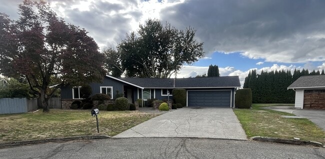 Building Photo - 841 Garden Dr