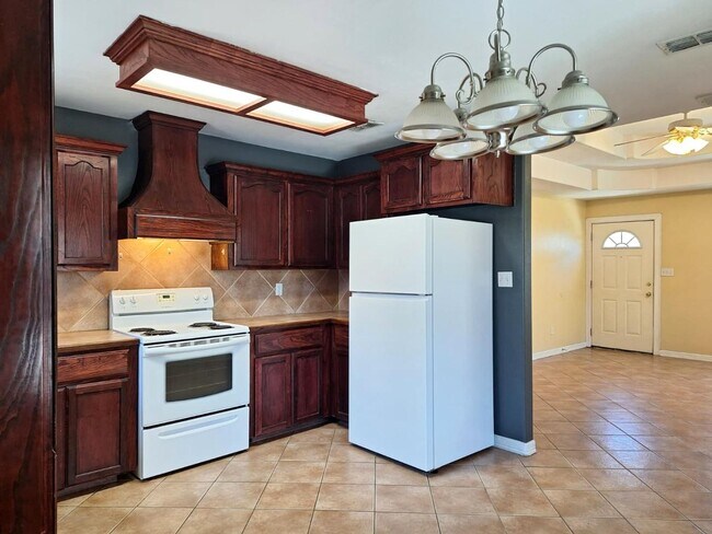 Building Photo - 2118 Aruba Dr