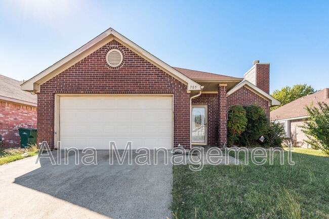 Building Photo - 705 Nelson Dr